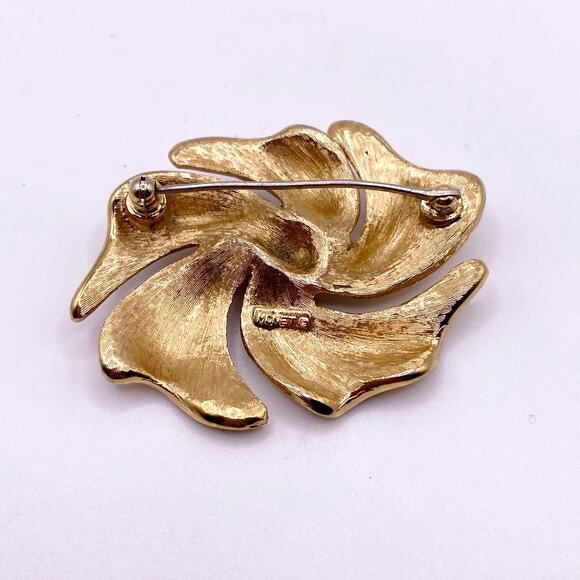 Vintage Monet Gold Tone Brooch - Picture 5 of 5